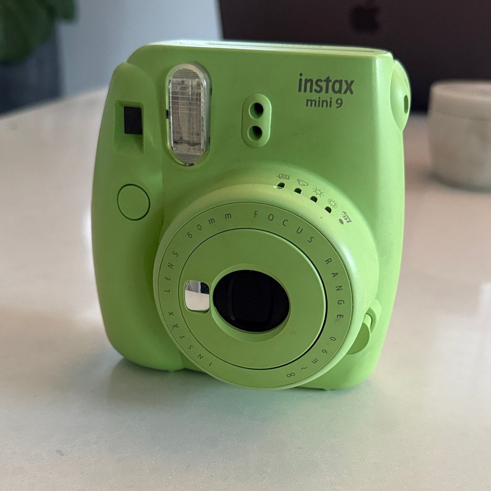 Fujifilm Instax Mini 9 Lime Green Instant Camera- works!
